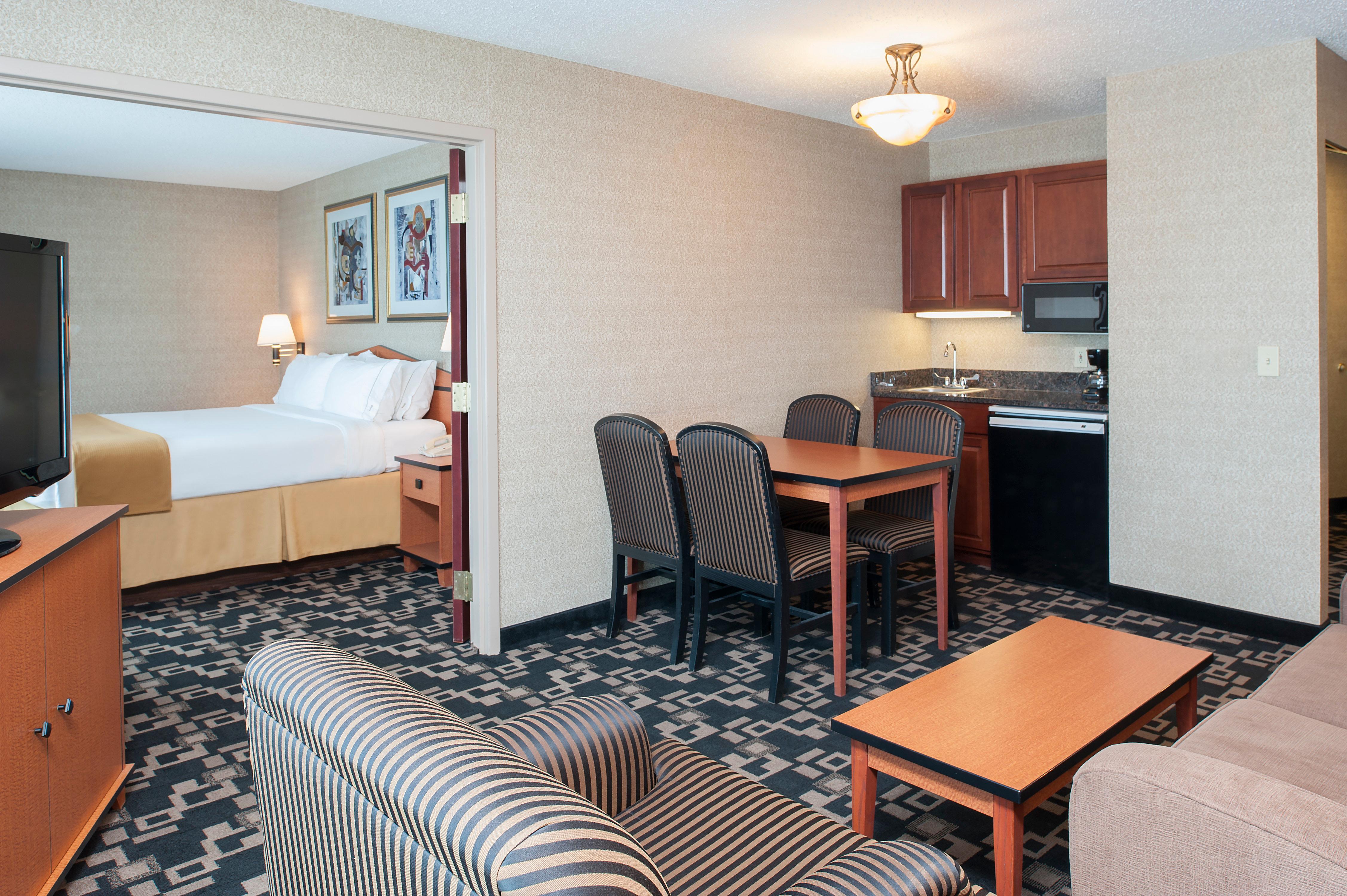 Holiday Inn Express Hotel & Suites Greenwood Extérieur photo