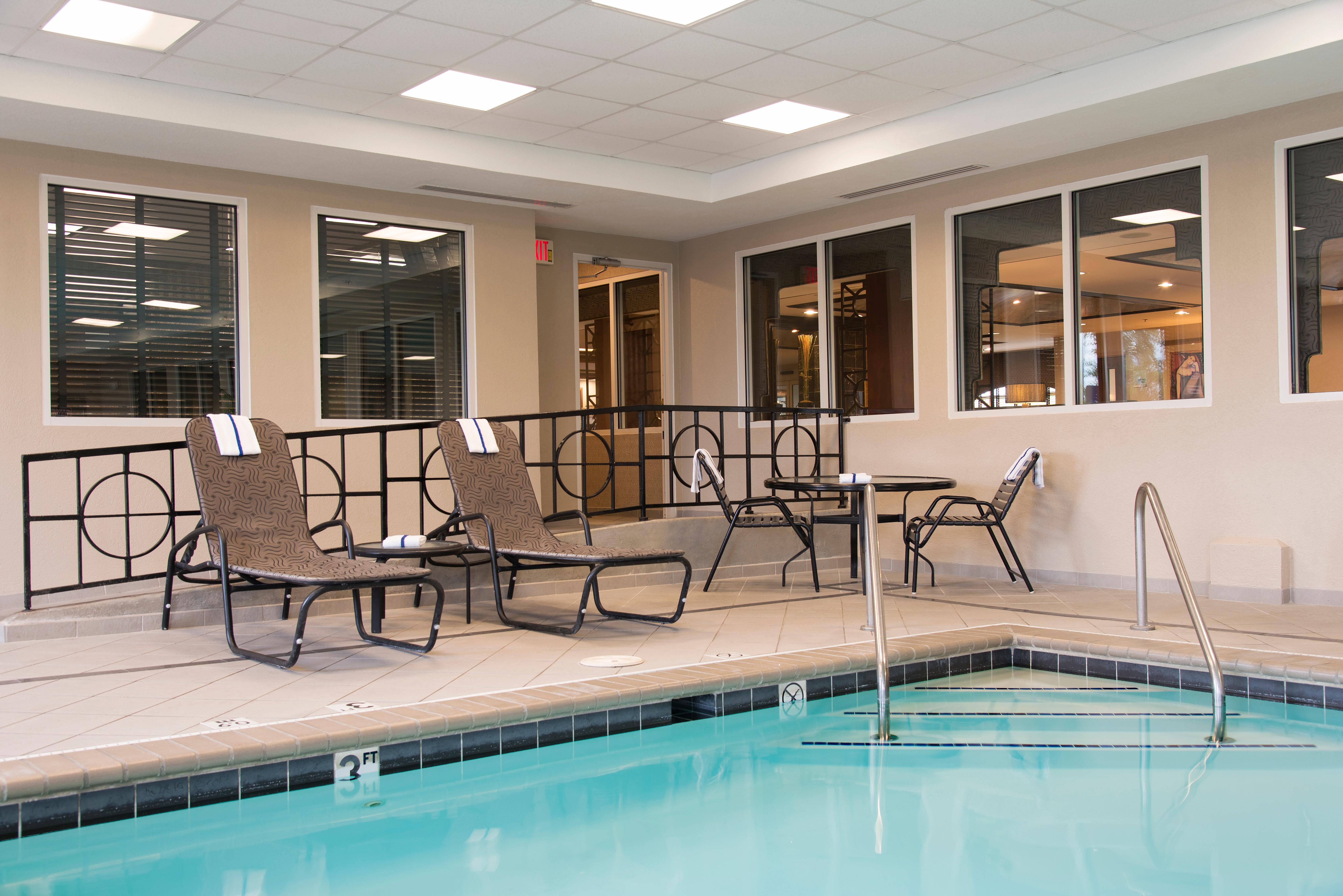 Holiday Inn Express Hotel & Suites Greenwood Extérieur photo