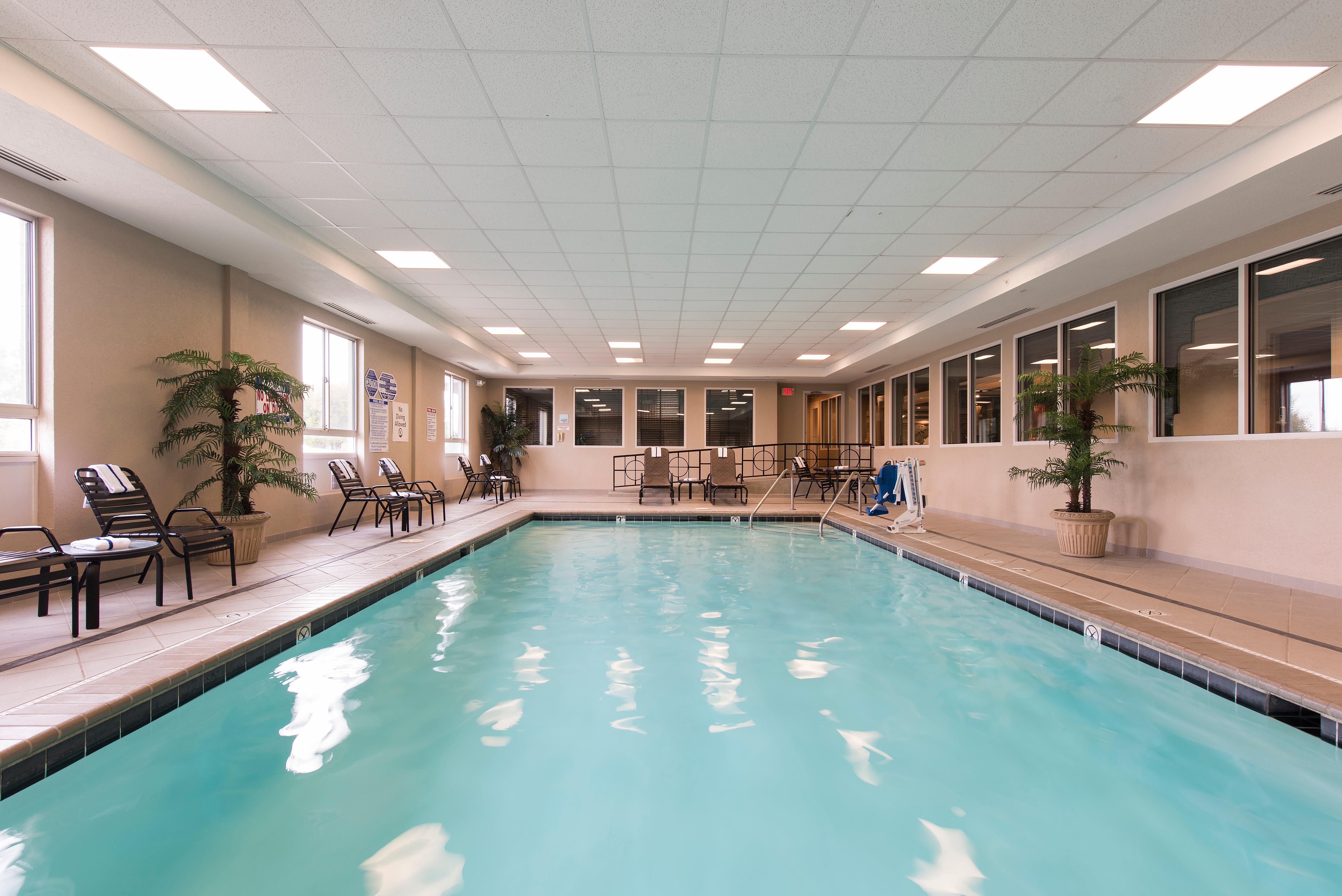 Holiday Inn Express Hotel & Suites Greenwood Extérieur photo