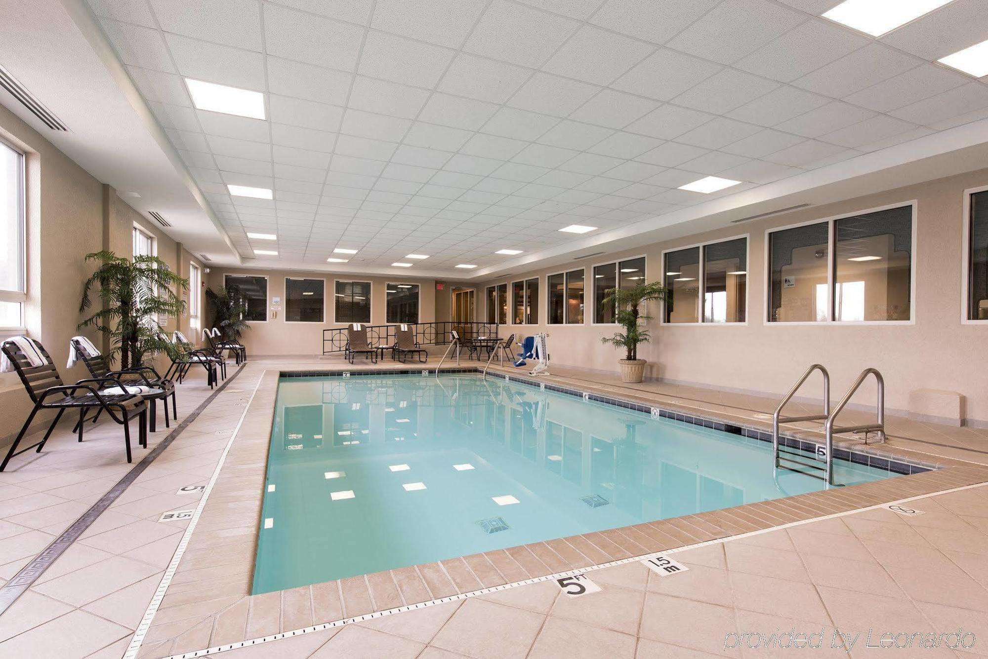 Holiday Inn Express Hotel & Suites Greenwood Extérieur photo